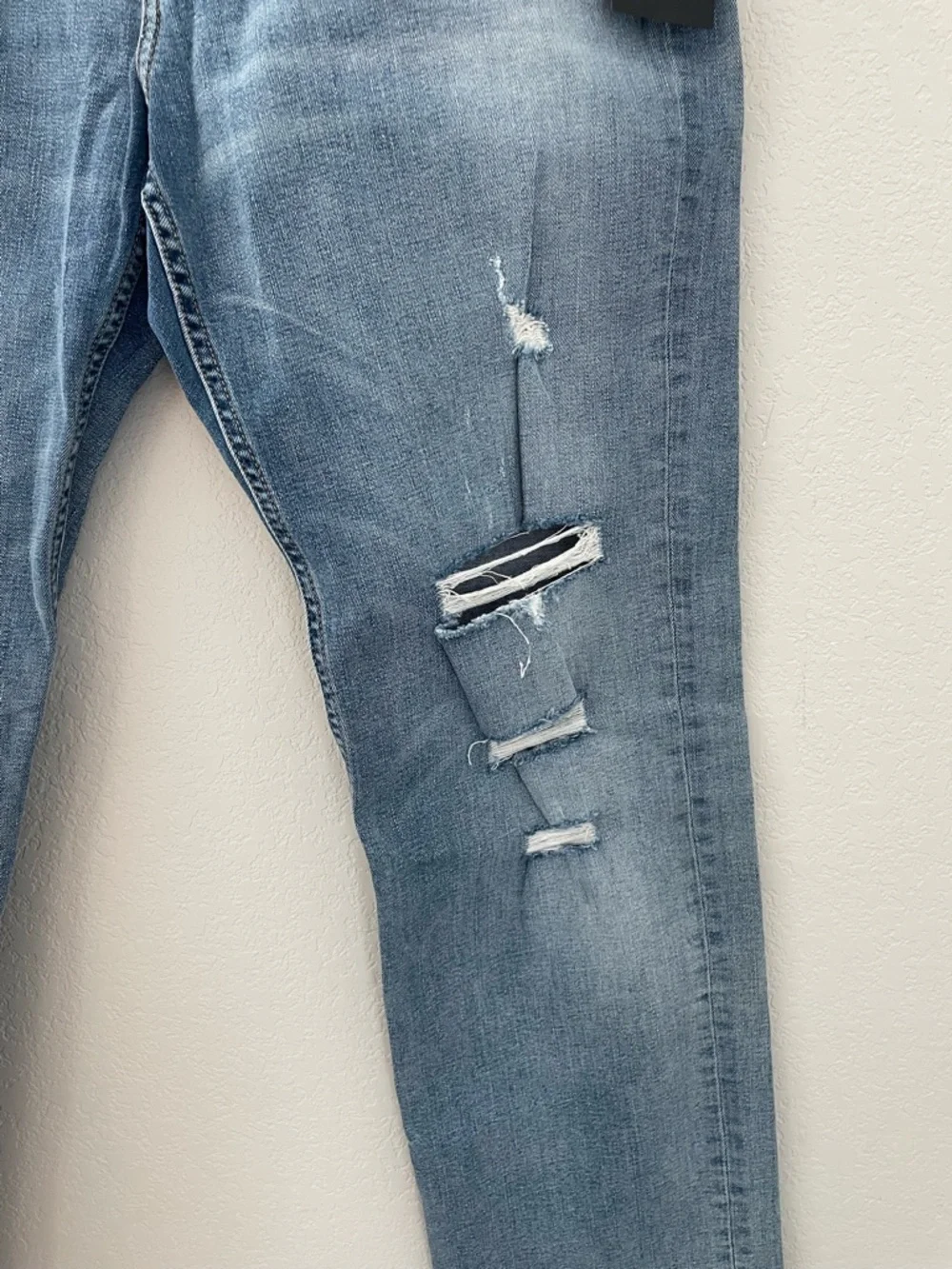 7FAM 7 for all mankind Austyn Straight Denim Jeans 34x32 Distressed new